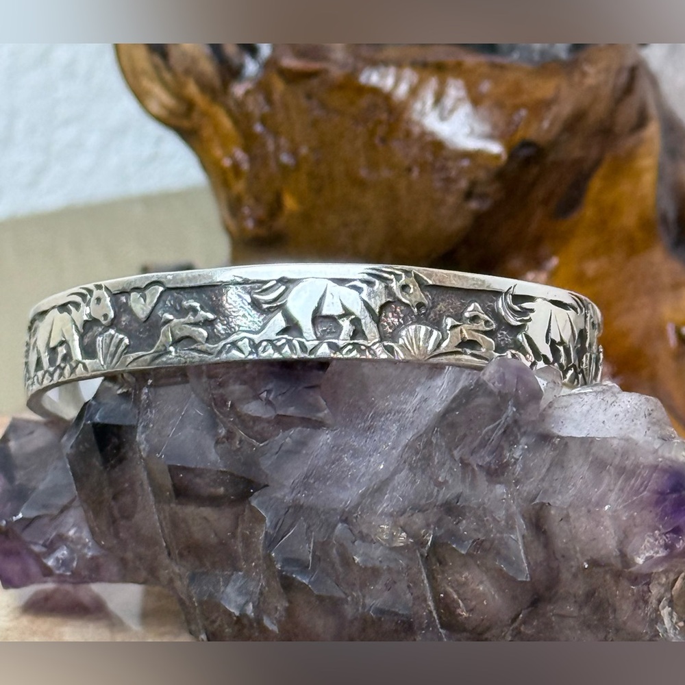 NWT LLOYD BECENTI Navajo Handmade Storyteller inside/outside bracelet